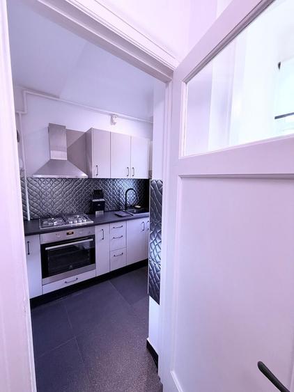 Apartament cu 3 camere, mobilat în P-ța Romană