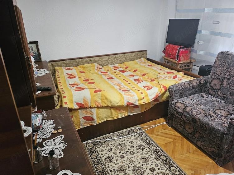 Apartament cu 3 camere semidecomandat în Obor