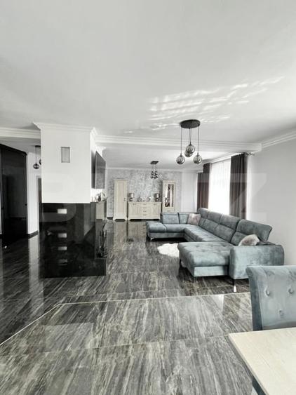 Casă individuală cu 5 camere cu Canalizare în Nord-Vest