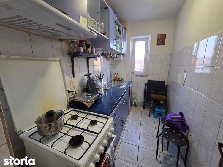 Apartament cu 3 camere decomandat, mobilat în Alexandru cel Bun