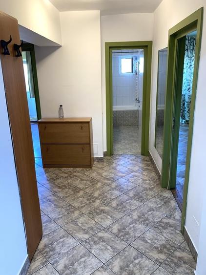 Apartament cu 4 camere decomandat în Victoriei