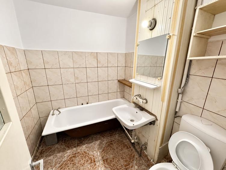 Apartament cu 3 camere decomandat în Galata