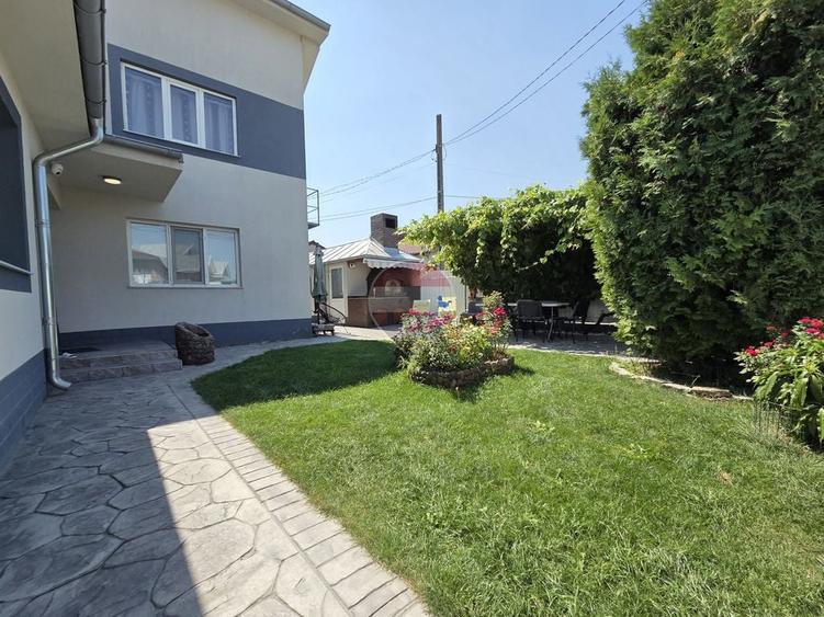 Casă cu 4 camere cu Teren 320 Mp în Central