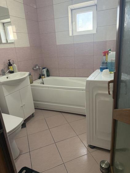 Casă cu 3 camere în Romanești