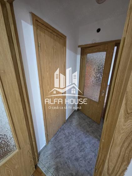 Apartament cu 3 camere semidecomandat în Govândari