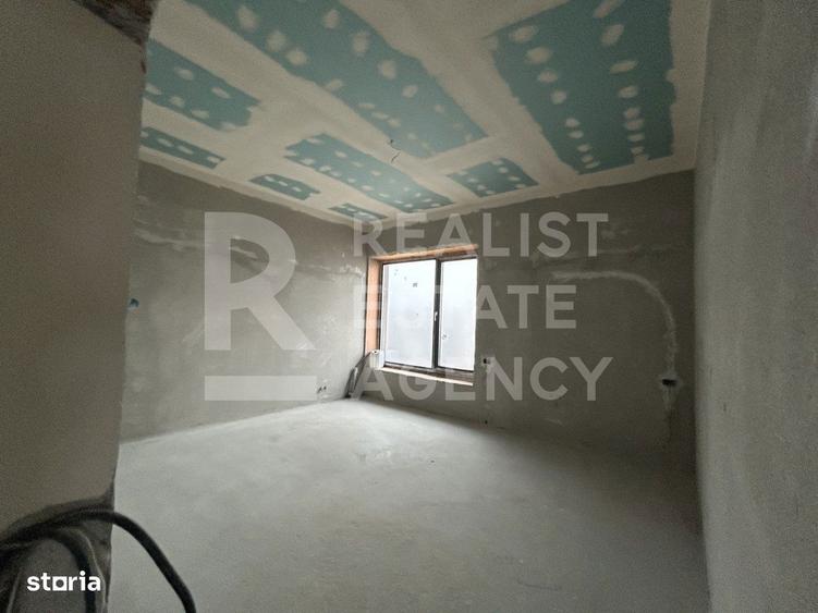 Casa P+1, 315 m2 utili | Teren 1.300 m2 | Pe malul lacului Ostratu - 2