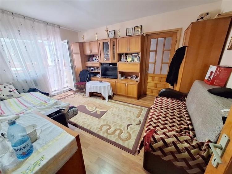 Apartament 2 camere semidecomandat , zona Ura - 6