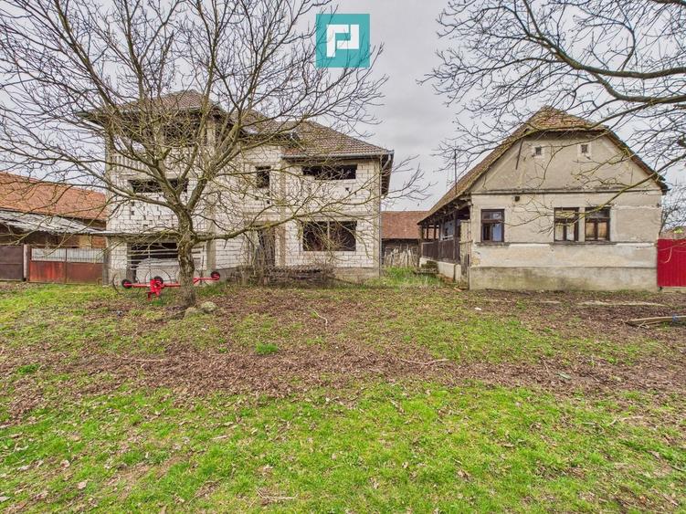 Casă la roșu în localitatea Almaș, Arad. - 1