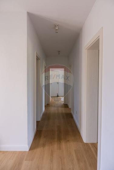 Casă individuală cu 4 camere cu Teren 680 Mp în Ciugud