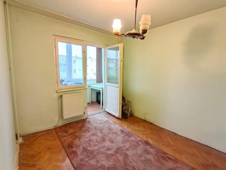 Apartament cu 3 camere - etaj 3-intermediar-Piata Doina-Sagului - 1