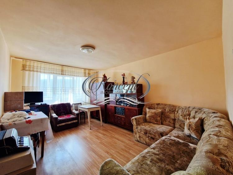 Apartament cu potential, orientare sud-est, 2 balcoane, zona Parang - 2