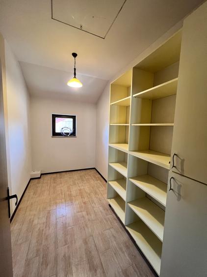 Cetatii -- Casa de inchirat - pretabil rezidential sau birouri - garaj - 8