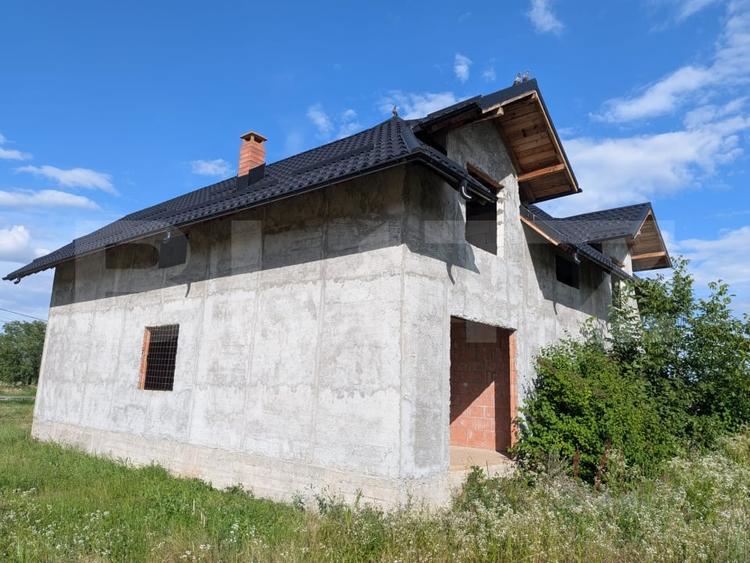 Casă individuală cu 6 camere cu Canalizare în Exterior Vest