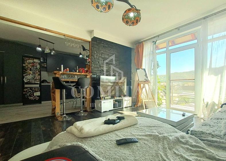 Apartament cu 3 camere semidecomandat, mobilat în Florești