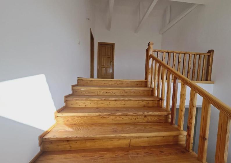 Casa tip duplex- Garaj cu rampa - 5 min de STV - Statie dedurizare - t - 9