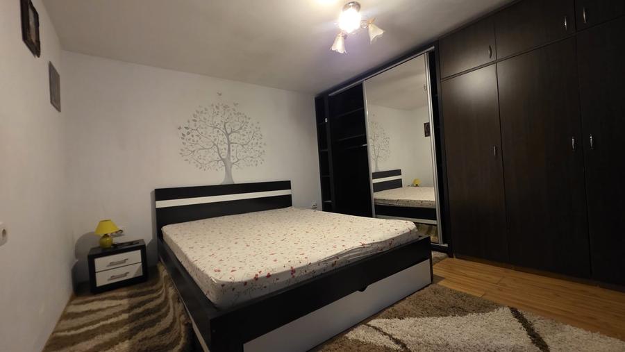 Garsoniera de inchiriat, la curte - 1