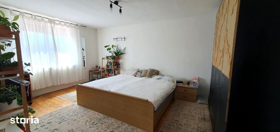 Casă cu 6 camere cu Teren 1000 Mp în Iosia