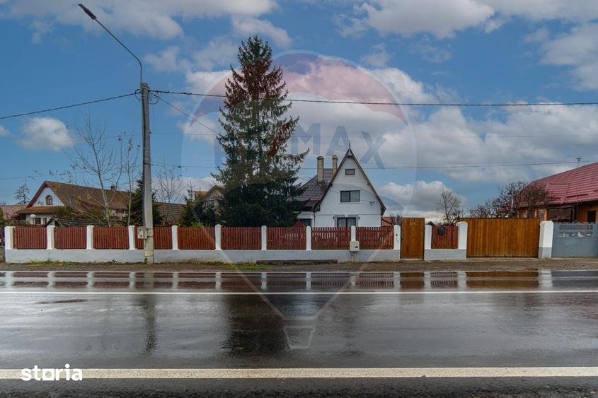 Casă cu 8 camere cu Teren 7150 Mp în Ozun