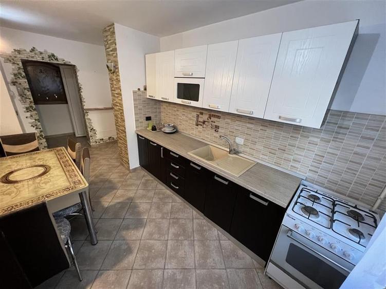 Ap 3 camere,parter, balcon, parcare, boxa, ultracentral- Scoala 9 - 3