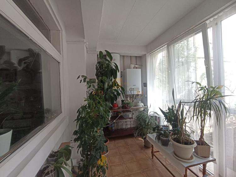 Casa spatioasa cu 7 camere, zona Bd. Brancoveanu, acces facil metrou - 11