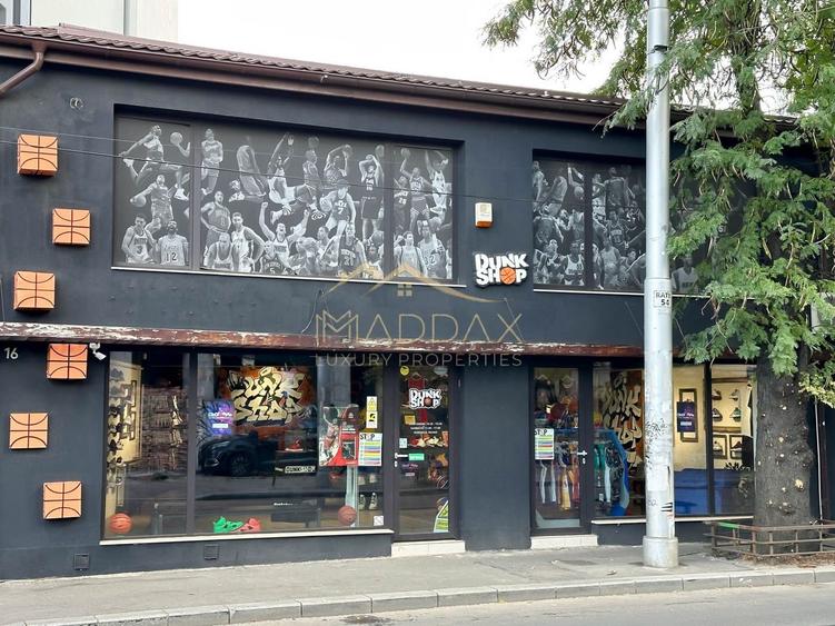 Spatiu Comercial *180mp* // 2 parking spaces // Stefan Cel Mare - 16