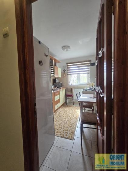 Tomis Nord, Rovere, de vanzare 3 camere, decomandat, gaze - 16