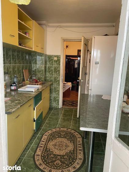De vanzare apartament 4 camere, strada Carpati, central - 3