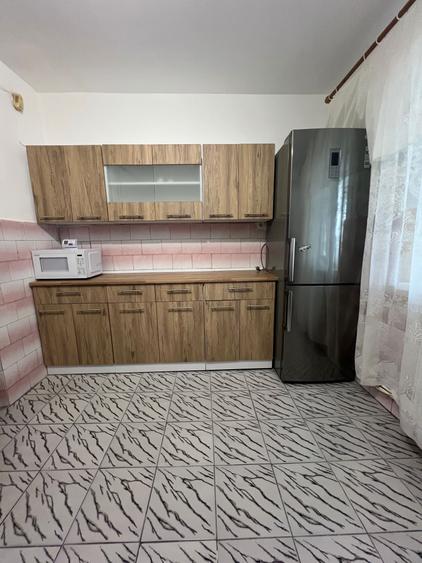 Ofer spre inchiriere apartament cu 3 camere, central, decomandat - 5