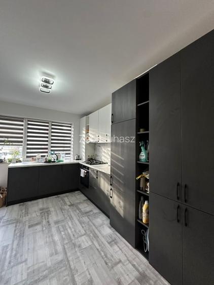 Apartament 2 camere, modern, loc de parcare, Zona Vivo