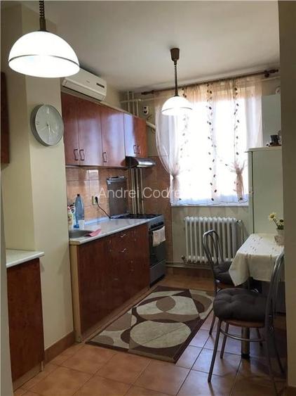 Girocului - 2 Camere - Centrala termica proprie - Decomandat - Etaj intermediar