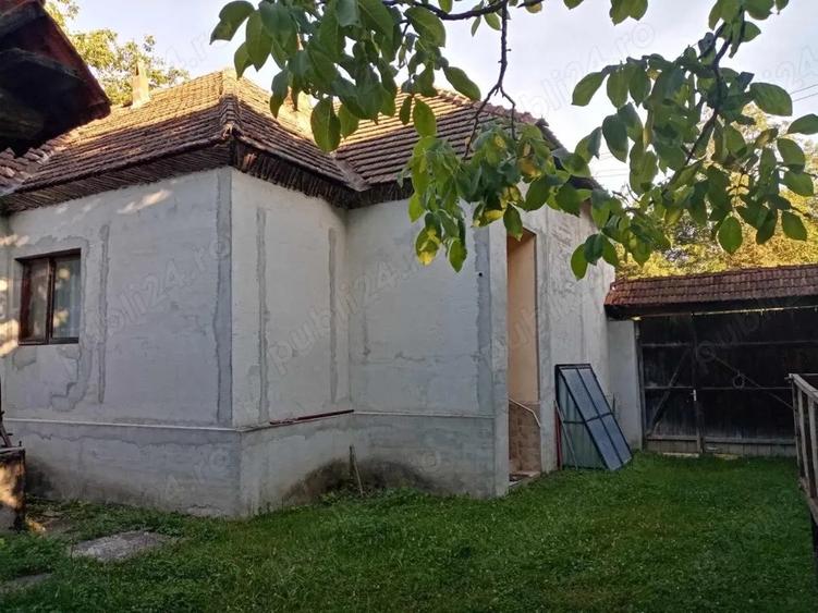 Casa complet renovata ?i utilata Varzarii de Jos (2 km de Va?cau) + Teren agricol inclus - 8