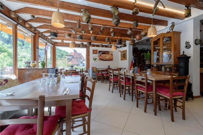 Pensiune cu restaurant, farmec aparte, concept italian, Central, Bran - 11