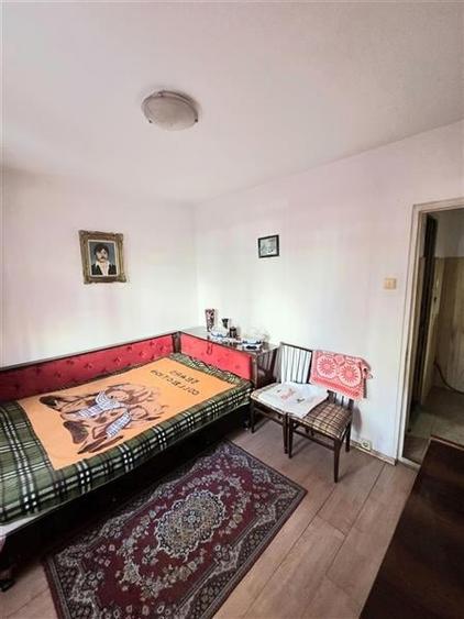 Apartament 3 Camere, Decomandat, Inel 2 - 8