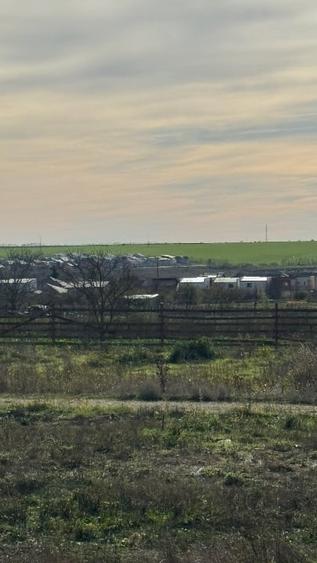 Teren intravilan cu puz Valu lui Traian pe partea dreaptă - 2