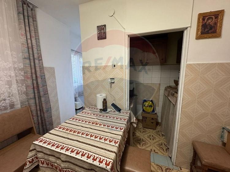 Apartament  cu 3 camere de vanzare 1 Mai - 7