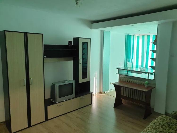 Apartament 2 camere, decomandat, etaj 2/10, zona Podu Ros - 4