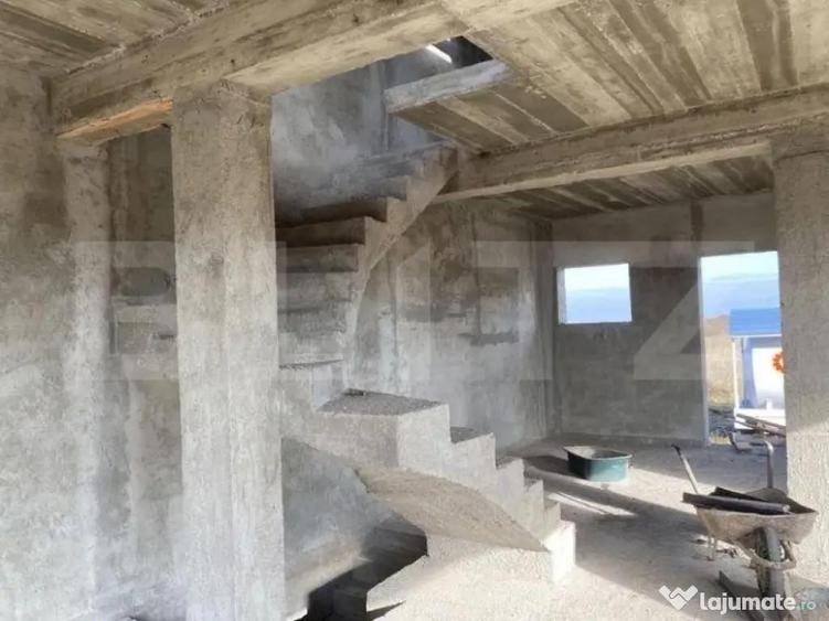 Casa cu 3 dormitoare, semifinisata, teren 400 mp, cartier Iz - 2