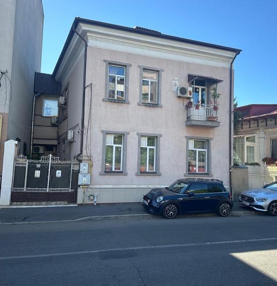 Vila clasică cu două apartamente. - 1