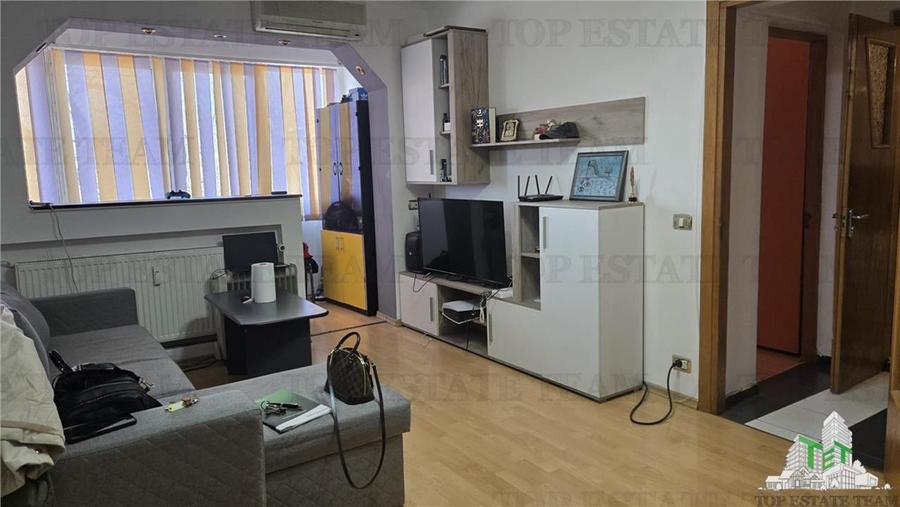 Apartament luminos de vanzare cu 2 camere in zona Crangasi - 1