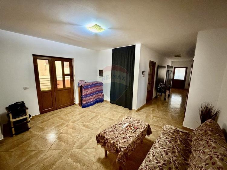 Casa / Vila cu 4 camere Vanatori - 3