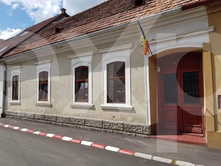 Oportunitate! Casa, 4 camere, curte comuna, ultracentral, Bistrita, jud. BN - 1