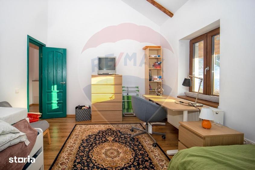 Casă cu 7 camere cu Teren 835 Mp în Caragiale