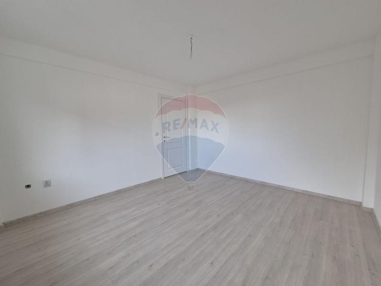 Apartament 3 camere decomandat parter - 9