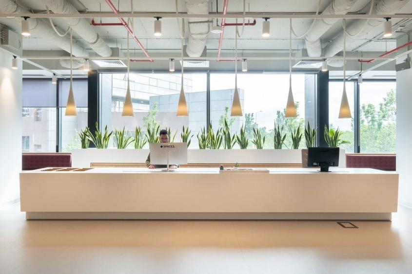 Birouri ce pot fi personalizate pentru 10 persoane în Spaces Campus 6 - 9