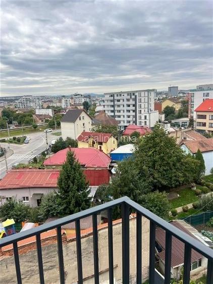 Apartament cu 3 camere - bucatarie separata - 76mp