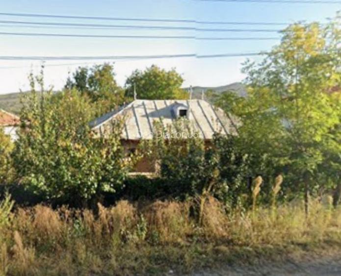 Casa parinteasca pe teren intravilan 250 mp. Casa parinteasca pe teren intravilan 250 mp.