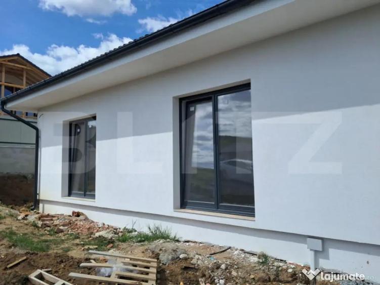 Locuin?a moderna in Livezeni, compartimentare eficienta - 10