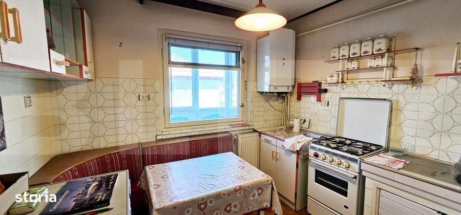 Apartament cu 3 camere decomandat în Lenin