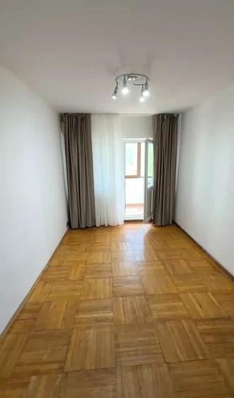 Apartament cu 3 camere decomandat, mobilat în Nicolina