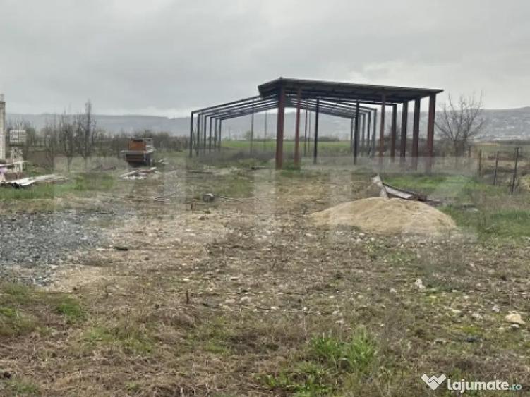Teren INTRAVILAN generos + 2 hale metalice - 4